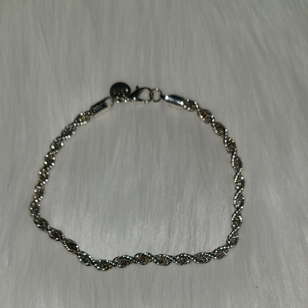 Elegant Silver Twisted Bracelet